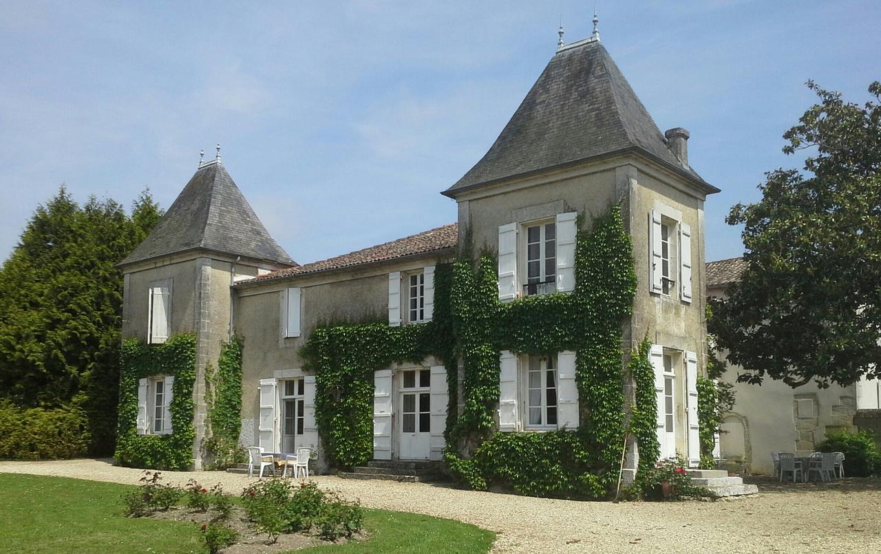 Le Logis De Ruelle Bed & Breakfast Bagian luar foto