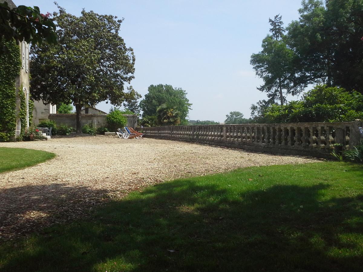 Le Logis De Ruelle Bed & Breakfast Bagian luar foto