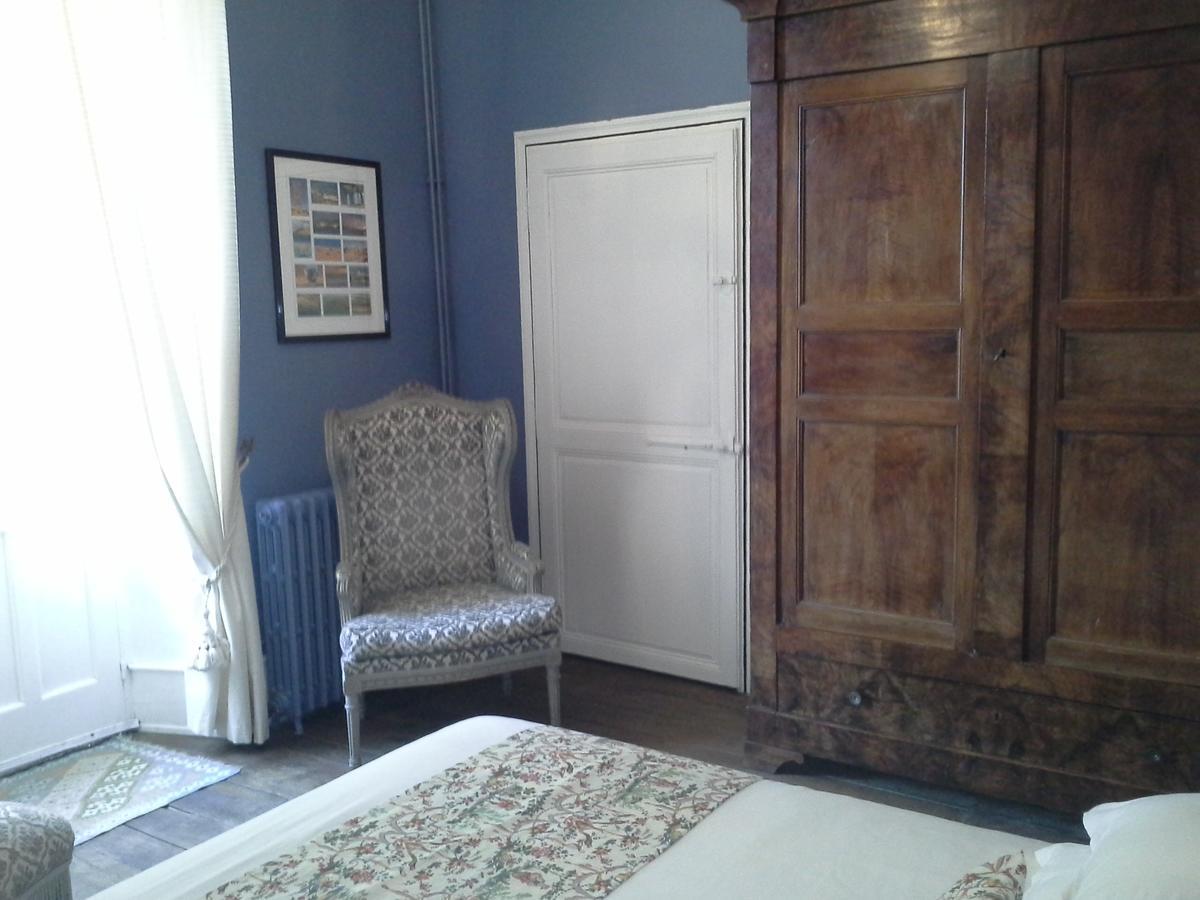 Le Logis De Ruelle Bed & Breakfast Bagian luar foto