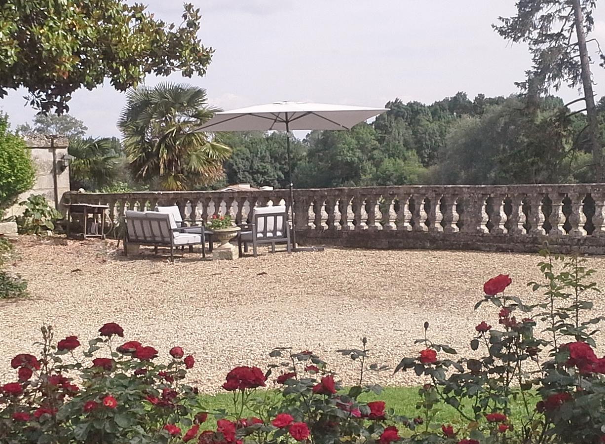 Le Logis De Ruelle Bed & Breakfast Bagian luar foto